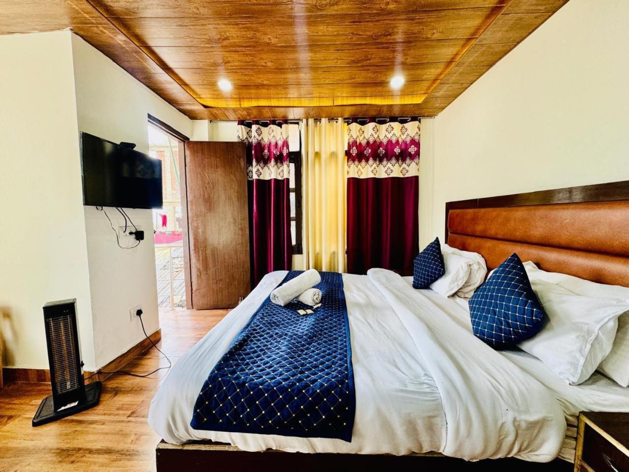 Royal Majestic View Point Lodge Манали Экстерьер фото