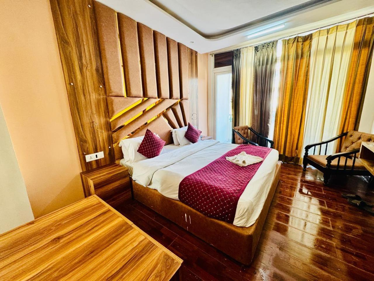 Royal Majestic View Point Lodge Манали Экстерьер фото